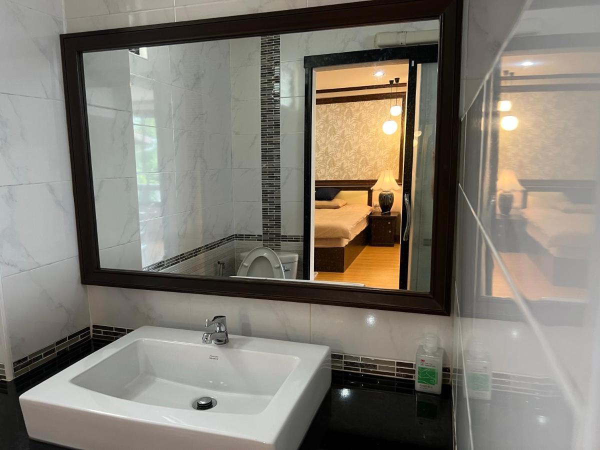 October Hostel Chiangmai 치앙마이 외부 사진